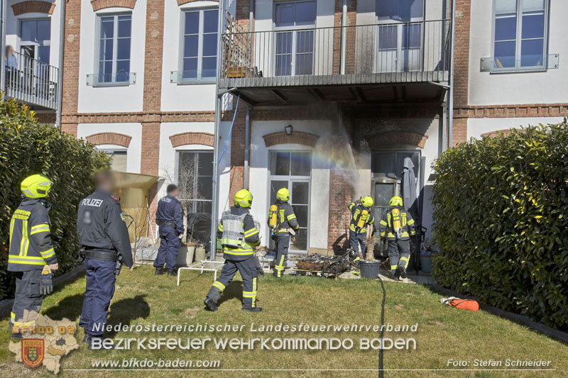 20250302_Brand auf Terrasse bei Wohnhausanlage in Oberwaltersdorf   Foto: Stefan Schneider BFKDO BADEN