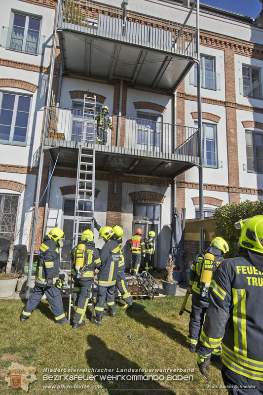 20250302_Brand auf Terrasse bei Wohnhausanlage in Oberwaltersdorf   Foto: Stefan Schneider BFKDO BADEN