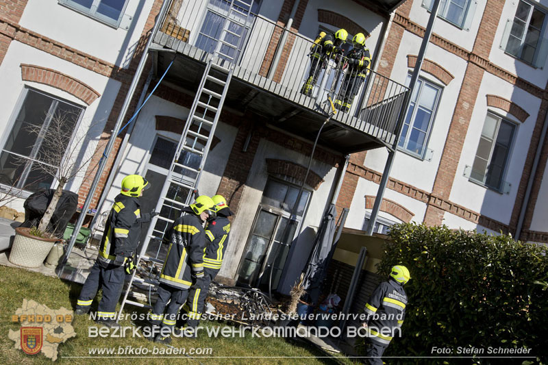 20250302_Brand auf Terrasse bei Wohnhausanlage in Oberwaltersdorf Foto: Stefan Schneider BFKDO BADEN