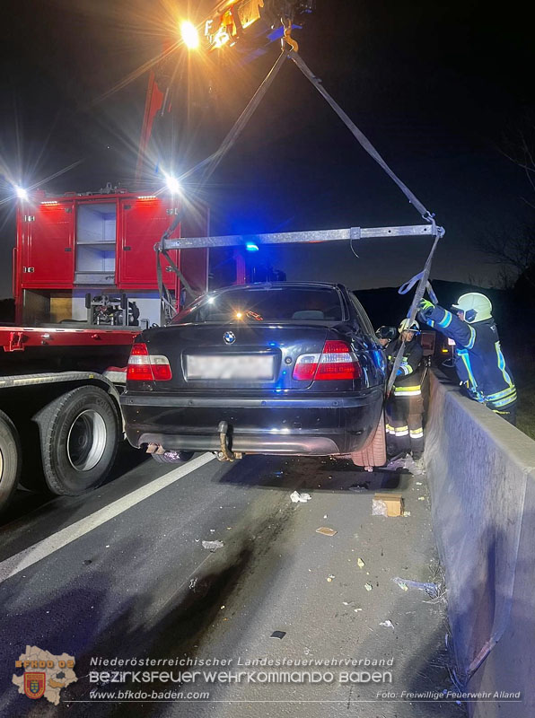 20250303_A21/Umgestürzter Klein-LKW nach Verkehrsunfall mit PKW Foto: FF Alland 20250303_A21/Umgestürzter Klein-LKW nach Verkehrsunfall mit PKW Foto: FF Alland