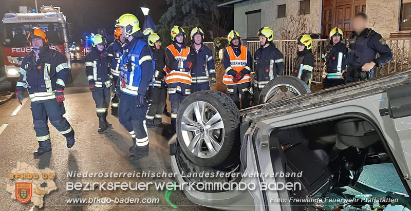 20250303_Fahrzeugüberschlag mit Menschenrettung im Wohngebiet von Pfaffstätten   Foto: Freiwillige Feuerwehr Pfaffstätten