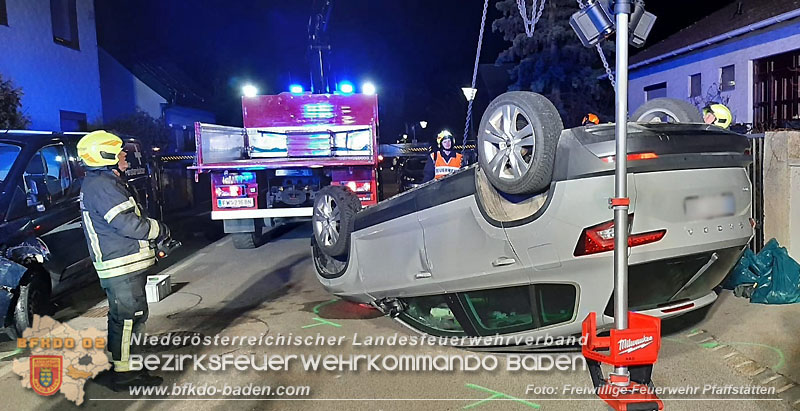 20250303_Fahrzeugüberschlag mit Menschenrettung im Wohngebiet von Pfaffstätten   Foto: Freiwillige Feuerwehr Pfaffstätten