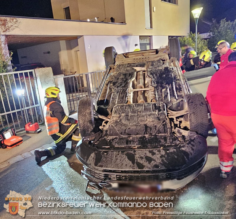 20250303_Fahrzeugüberschlag mit Menschenrettung im Wohngebiet von Pfaffstätten Foto: Freiwillige Feuerwehr Tribuswinkel / Nina Mitheis 20250303_Fahrzeugüberschlag mit Menschenrettung im Wohngebiet von Pfaffstätten Foto: Freiwillige Feuerwehr Tribuswinkel / Nina Mitheis