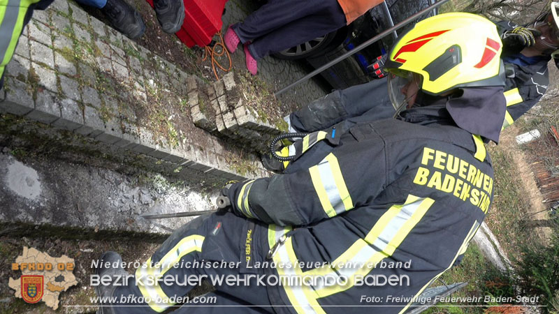 20250310_Feuerwehr befreit Stubentiger Odin" aus unterirdischem Hohlraum in Baden!   Foto: Stefan Schneider FF Baden-Stadt