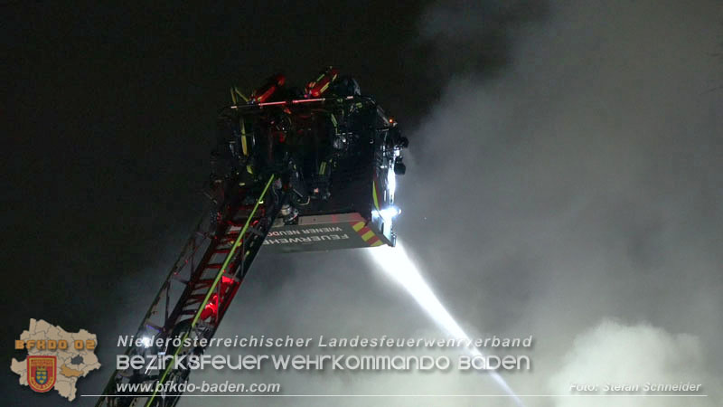20250310_Dachstuhlbrand in alter Bleiwarenfabrik Gumpoldskirchen auch 3 Feuerwehren aus dem Bezirk BADEN im Löscheinsatz Foto: Stefan Schneider BFKDO BADEN 20250310_Dachstuhlbrand in alter Bleiwarenfabrik Gumpoldskirchen auch 3 Feuerwehren aus dem Bezirk BADEN im Löscheinsatz Foto: Stefan Schneider BFKDO BADEN