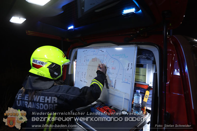 20250310_Dachstuhlbrand in alter Bleiwarenfabrik Gumpoldskirchen auch 3 Feuerwehren aus dem Bezirk BADEN im Löscheinsatz Foto: Stefan Schneider BFKDO BADEN