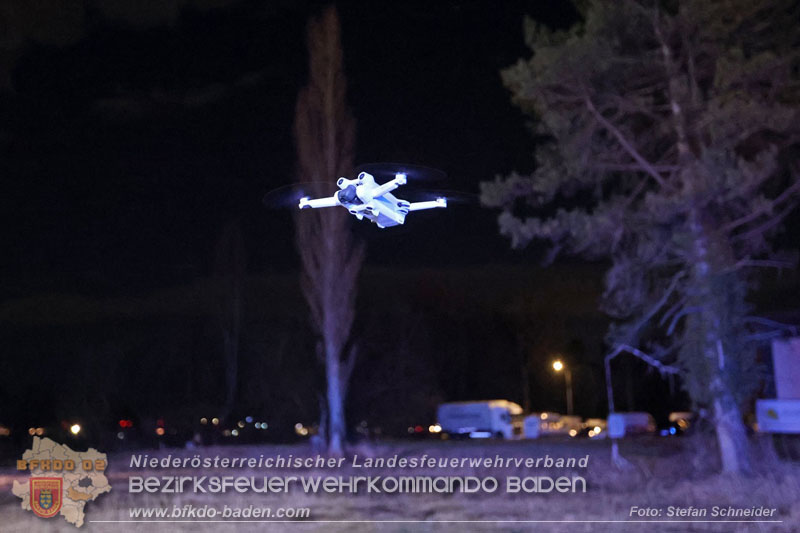20250310_Dachstuhlbrand in alter Bleiwarenfabrik Gumpoldskirchen auch 3 Feuerwehren aus dem Bezirk BADEN im Löscheinsatz Foto: Stefan Schneider BFKDO BADEN