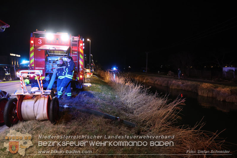 20250310_Dachstuhlbrand in alter Bleiwarenfabrik Gumpoldskirchen auch 3 Feuerwehren aus dem Bezirk BADEN im Löscheinsatz Foto: Stefan Schneider BFKDO BADEN