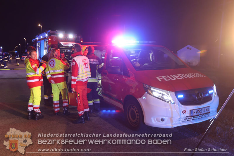 20250310_Dachstuhlbrand in alter Bleiwarenfabrik Gumpoldskirchen auch 3 Feuerwehren aus dem Bezirk BADEN im Löscheinsatz Foto: Stefan Schneider BFKDO BADEN