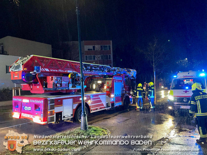 20250313_Notöffnung - Tür in Baden mit dem Zusatztext Kleinkind in Wohnung, Herd eingeschalten"   Foto: Freiwillige Feuerwehr Baden-Stadt / Robert Lichtenauer