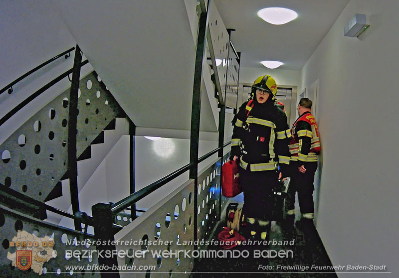 20250313_Notöffnung - Tür in Baden mit dem Zusatztext Kleinkind in Wohnung, Herd eingeschalten"   Foto: Freiwillige Feuerwehr Baden-Stadt / Stefan Schneider