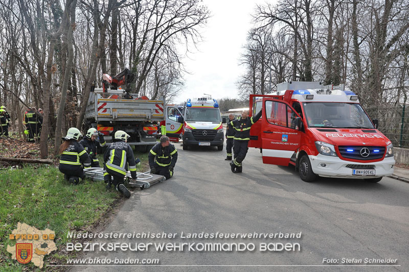 20250325_Medizinischer Notfall eines LKW Lenkers in Traiskirchen Möllersdorf   Foto: Stefan Schneider BFKDO BADEN
