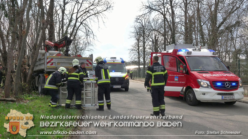 20250325_Medizinischer Notfall eines LKW Lenkers in Traiskirchen Möllersdorf Foto: Stefan Schneider BFKDO BADEN 20250325_Medizinischer Notfall eines LKW Lenkers in Traiskirchen Möllersdorf Foto: Stefan Schneider BFKDO BADEN