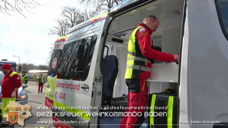 20250325_Medizinischer Notfall eines LKW Lenkers in Traiskirchen Möllersdorf Foto: Stefan Schneider BFKDO BADEN 20250325_Medizinischer Notfall eines LKW Lenkers in Traiskirchen Möllersdorf Foto: Stefan Schneider BFKDO BADEN
