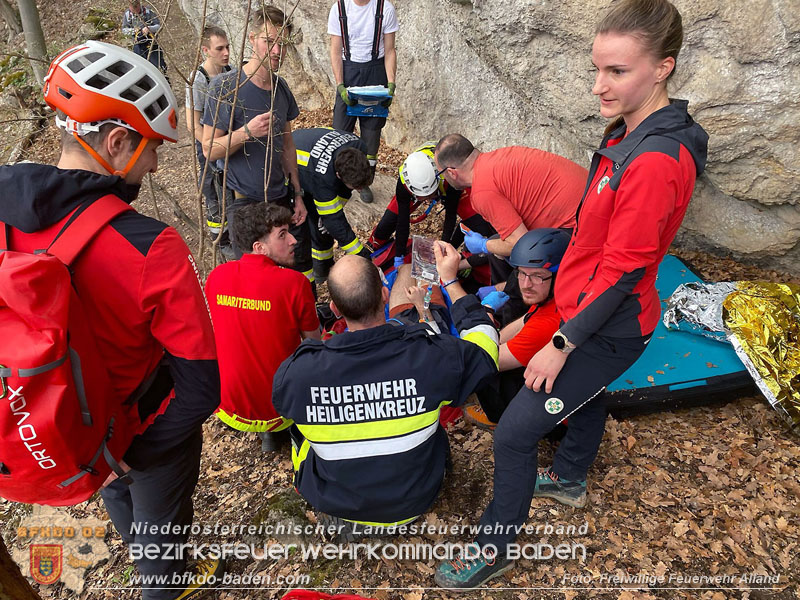 20250405_Kletterunfall im Helenental bei Sattelbach Gemeinde Heiligenkreuz Foto: Freiwillige Feuerwehr Alland 20250405_Kletterunfall im Helenental bei Sattelbach Gemeinde Heiligenkreuz Foto: Freiwillige Feuerwehr Alland