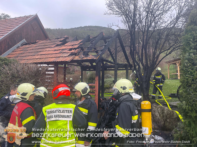 20250405_Brand auf dem Areal eines Pferdehofs in Maria Raisenmarkt Gemeinde Alland Foto: Robert Lichtenauer FF Baden-Stadt 20250405_Brand auf dem Areal eines Pferdehofs in Maria Raisenmarkt Gemeinde Alland Foto: Robert Lichtenauer FF Baden-Stadt