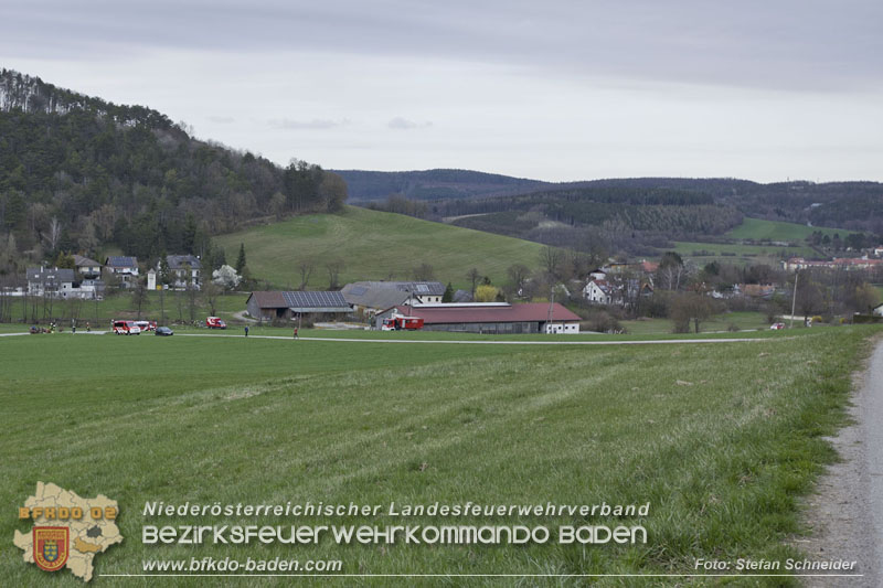 20250405_Brand auf dem Areal eines Pferdehofs in Maria Raisenmarkt Gemeinde Alland Foto: Stefan Schneider BFKDO BADEN 20250405_Brand auf dem Areal eines Pferdehofs in Maria Raisenmarkt Gemeinde Alland Foto: Stefan Schneider BFKDO BADEN