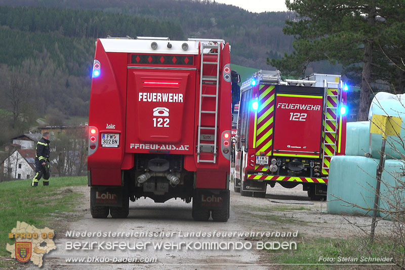 20250405_Brand auf dem Areal eines Pferdehofs in Maria Raisenmarkt Gemeinde Alland Foto: Stefan Schneider BFKDO BADEN 20250405_Brand auf dem Areal eines Pferdehofs in Maria Raisenmarkt Gemeinde Alland Foto: Stefan Schneider BFKDO BADEN