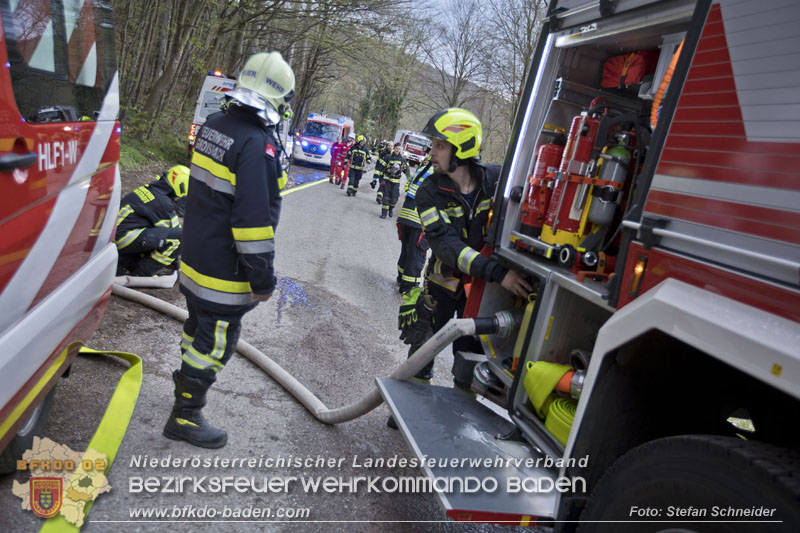 20250405_Brand auf dem Areal eines Pferdehofs in Maria Raisenmarkt Gemeinde Alland Foto: Stefan Schneider BFKDO BADEN 20250405_Brand auf dem Areal eines Pferdehofs in Maria Raisenmarkt Gemeinde Alland Foto: Stefan Schneider BFKDO BADEN