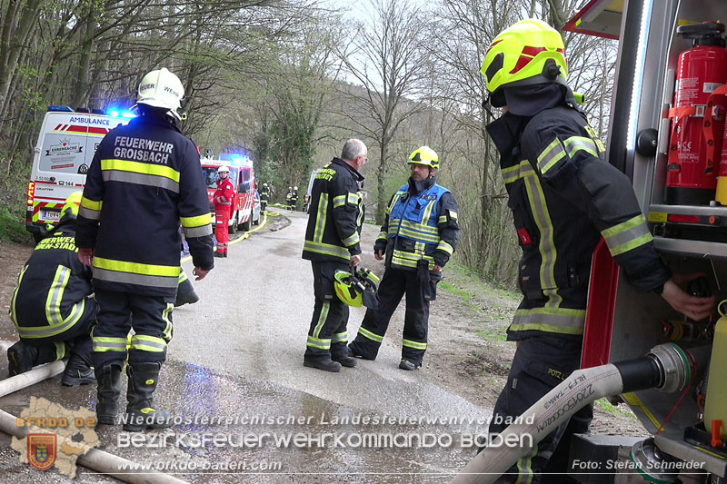 20250405_Brand auf dem Areal eines Pferdehofs in Maria Raisenmarkt Gemeinde Alland Foto: Stefan Schneider BFKDO BADEN 20250405_Brand auf dem Areal eines Pferdehofs in Maria Raisenmarkt Gemeinde Alland Foto: Stefan Schneider BFKDO BADEN