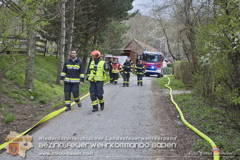 20250405_Brand auf dem Areal eines Pferdehofs in Maria Raisenmarkt Gemeinde Alland Foto: Stefan Schneider BFKDO BADEN 20250405_Brand auf dem Areal eines Pferdehofs in Maria Raisenmarkt Gemeinde Alland Foto: Stefan Schneider BFKDO BADEN