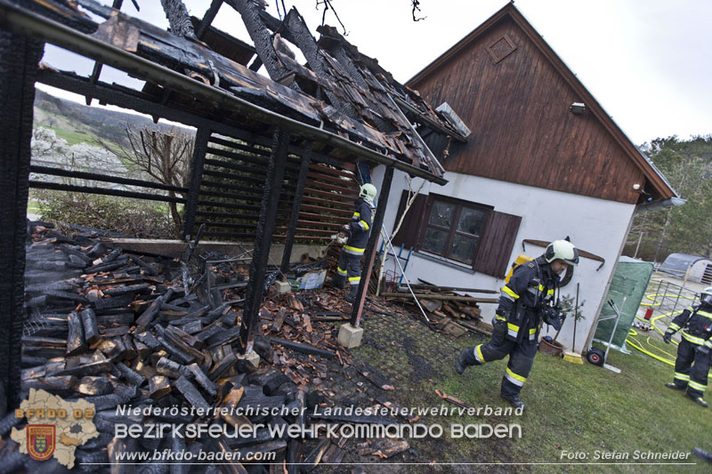 20250405_Brand auf dem Areal eines Pferdehofs in Maria Raisenmarkt Gemeinde Alland Foto: Stefan Schneider BFKDO BADEN 20250405_Brand auf dem Areal eines Pferdehofs in Maria Raisenmarkt Gemeinde Alland Foto: Stefan Schneider BFKDO BADEN