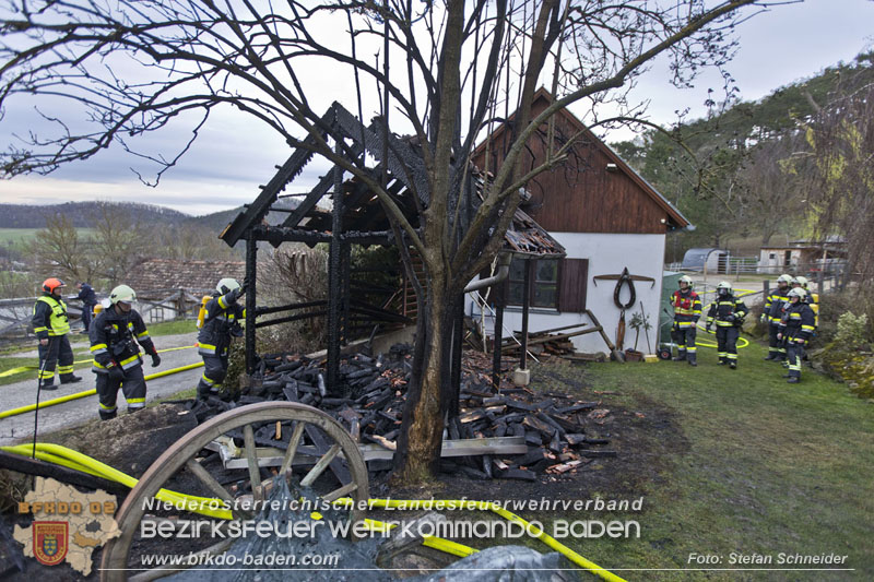 20250405_Brand auf dem Areal eines Pferdehofs in Maria Raisenmarkt Gemeinde Alland Foto: Stefan Schneider BFKDO BADEN 20250405_Brand auf dem Areal eines Pferdehofs in Maria Raisenmarkt Gemeinde Alland Foto: Stefan Schneider BFKDO BADEN