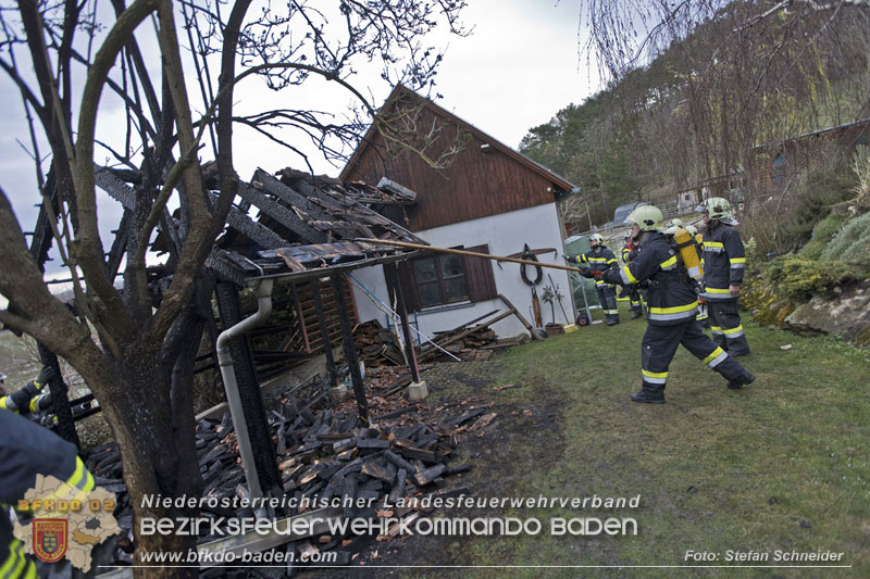 20250405_Brand auf dem Areal eines Pferdehofs in Maria Raisenmarkt Gemeinde Alland Foto: Stefan Schneider BFKDO BADEN 20250405_Brand auf dem Areal eines Pferdehofs in Maria Raisenmarkt Gemeinde Alland Foto: Stefan Schneider BFKDO BADEN