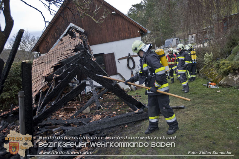 20250405_Brand auf dem Areal eines Pferdehofs in Maria Raisenmarkt Gemeinde Alland Foto: Stefan Schneider BFKDO BADEN 20250405_Brand auf dem Areal eines Pferdehofs in Maria Raisenmarkt Gemeinde Alland Foto: Stefan Schneider BFKDO BADEN