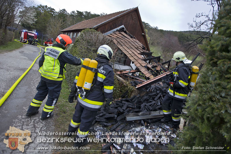 20250405_Brand auf dem Areal eines Pferdehofs in Maria Raisenmarkt Gemeinde Alland Foto: Stefan Schneider BFKDO BADEN 20250405_Brand auf dem Areal eines Pferdehofs in Maria Raisenmarkt Gemeinde Alland Foto: Stefan Schneider BFKDO BADEN