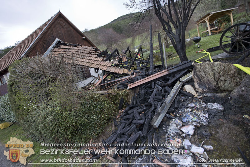 20250405_Brand auf dem Areal eines Pferdehofs in Maria Raisenmarkt Gemeinde Alland Foto: Stefan Schneider BFKDO BADEN 20250405_Brand auf dem Areal eines Pferdehofs in Maria Raisenmarkt Gemeinde Alland Foto: Stefan Schneider BFKDO BADEN