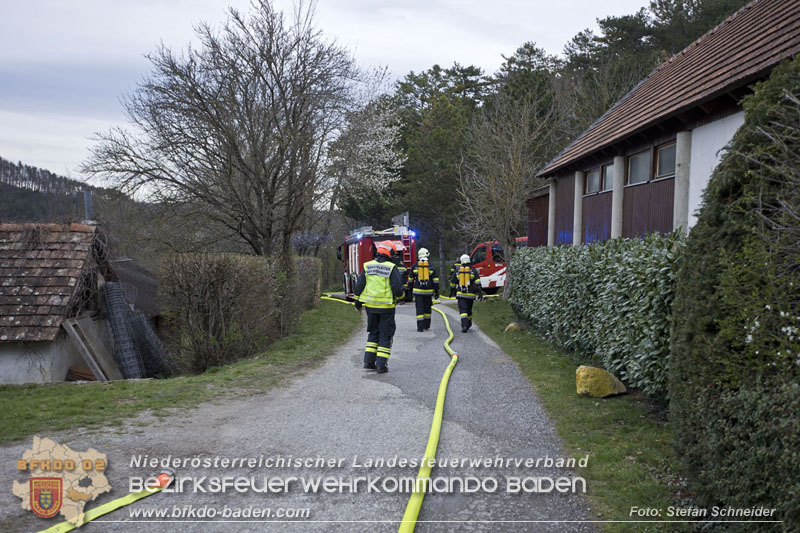 20250405_Brand auf dem Areal eines Pferdehofs in Maria Raisenmarkt Gemeinde Alland Foto: Stefan Schneider BFKDO BADEN 20250405_Brand auf dem Areal eines Pferdehofs in Maria Raisenmarkt Gemeinde Alland Foto: Stefan Schneider BFKDO BADEN