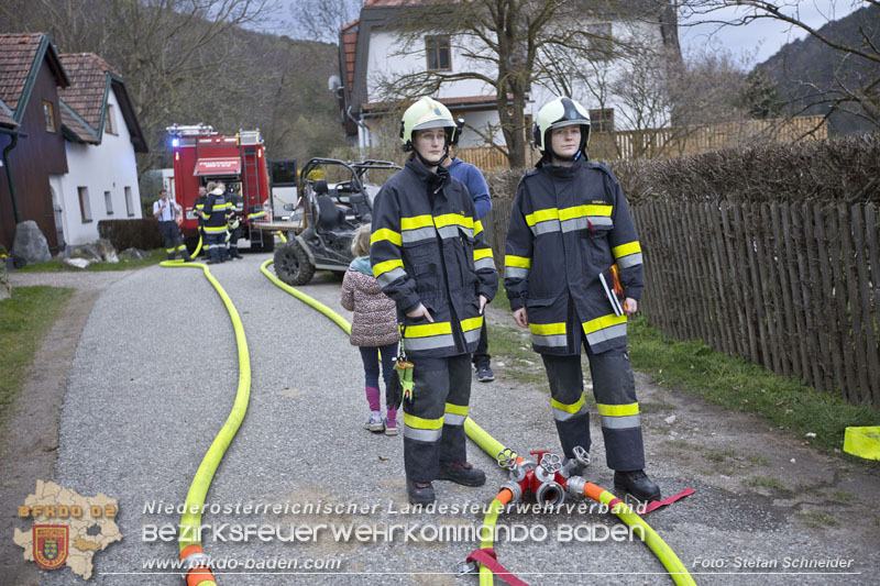 20250405_Brand auf dem Areal eines Pferdehofs in Maria Raisenmarkt Gemeinde Alland Foto: Stefan Schneider BFKDO BADEN 20250405_Brand auf dem Areal eines Pferdehofs in Maria Raisenmarkt Gemeinde Alland Foto: Stefan Schneider BFKDO BADEN