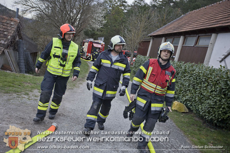 20250405_Brand auf dem Areal eines Pferdehofs in Maria Raisenmarkt Gemeinde Alland Foto: Stefan Schneider BFKDO BADEN 20250405_Brand auf dem Areal eines Pferdehofs in Maria Raisenmarkt Gemeinde Alland Foto: Stefan Schneider BFKDO BADEN