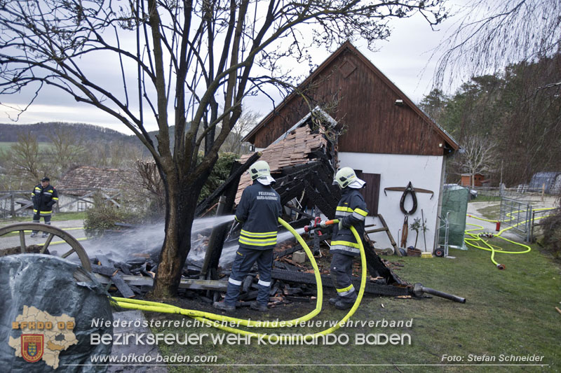 20250405_Brand auf dem Areal eines Pferdehofs in Maria Raisenmarkt Gemeinde Alland Foto: Stefan Schneider BFKDO BADEN 20250405_Brand auf dem Areal eines Pferdehofs in Maria Raisenmarkt Gemeinde Alland Foto: Stefan Schneider BFKDO BADEN