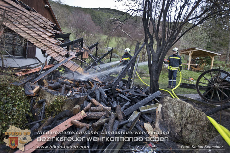 20250405_Brand auf dem Areal eines Pferdehofs in Maria Raisenmarkt Gemeinde Alland Foto: Stefan Schneider BFKDO BADEN 20250405_Brand auf dem Areal eines Pferdehofs in Maria Raisenmarkt Gemeinde Alland Foto: Stefan Schneider BFKDO BADEN
