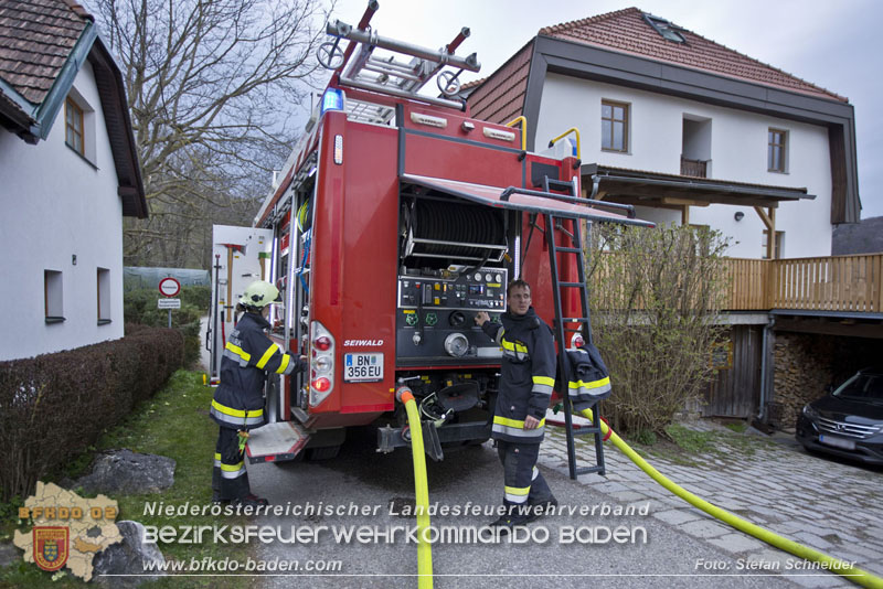 20250405_Brand auf dem Areal eines Pferdehofs in Maria Raisenmarkt Gemeinde Alland Foto: Stefan Schneider BFKDO BADEN 20250405_Brand auf dem Areal eines Pferdehofs in Maria Raisenmarkt Gemeinde Alland Foto: Stefan Schneider BFKDO BADEN