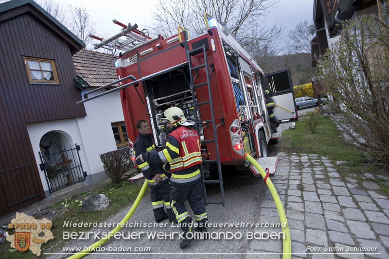 20250405_Brand auf dem Areal eines Pferdehofs in Maria Raisenmarkt Gemeinde Alland Foto: Stefan Schneider BFKDO BADEN 20250405_Brand auf dem Areal eines Pferdehofs in Maria Raisenmarkt Gemeinde Alland Foto: Stefan Schneider BFKDO BADEN
