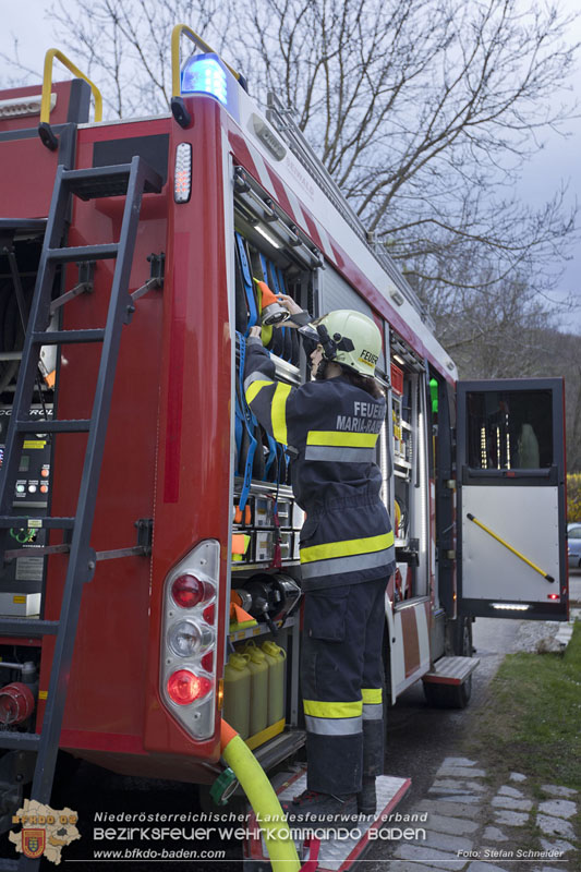 20250405_Brand auf dem Areal eines Pferdehofs in Maria Raisenmarkt Gemeinde Alland Foto: Stefan Schneider BFKDO BADEN 20250405_Brand auf dem Areal eines Pferdehofs in Maria Raisenmarkt Gemeinde Alland Foto: Stefan Schneider BFKDO BADEN