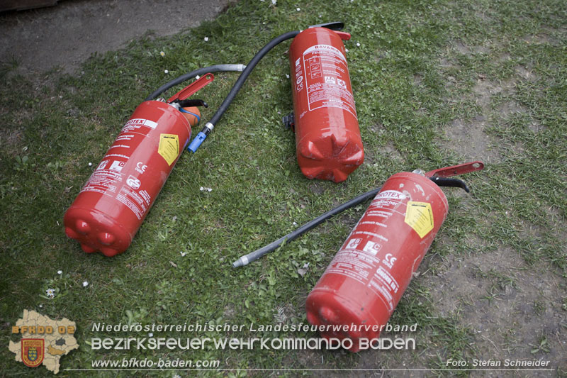 20250405_Brand auf dem Areal eines Pferdehofs in Maria Raisenmarkt Gemeinde Alland Foto: Stefan Schneider BFKDO BADEN 20250405_Brand auf dem Areal eines Pferdehofs in Maria Raisenmarkt Gemeinde Alland Foto: Stefan Schneider BFKDO BADEN