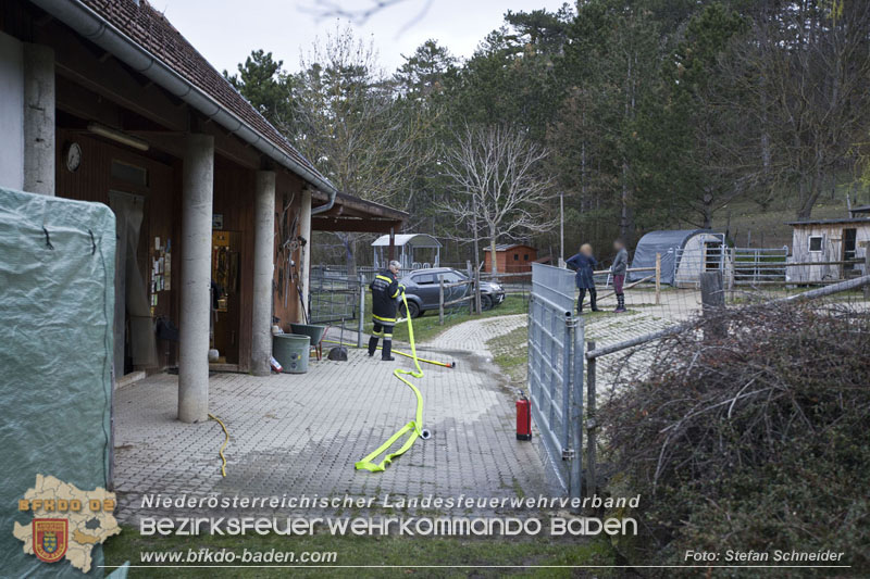 20250405_Brand auf dem Areal eines Pferdehofs in Maria Raisenmarkt Gemeinde Alland Foto: Stefan Schneider BFKDO BADEN 20250405_Brand auf dem Areal eines Pferdehofs in Maria Raisenmarkt Gemeinde Alland Foto: Stefan Schneider BFKDO BADEN