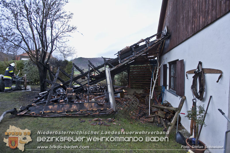 20250405_Brand auf dem Areal eines Pferdehofs in Maria Raisenmarkt Gemeinde Alland Foto: Stefan Schneider BFKDO BADEN 20250405_Brand auf dem Areal eines Pferdehofs in Maria Raisenmarkt Gemeinde Alland Foto: Stefan Schneider BFKDO BADEN