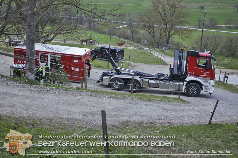 20250405_Brand auf dem Areal eines Pferdehofs in Maria Raisenmarkt Gemeinde Alland Foto: Stefan Schneider BFKDO BADEN 20250405_Brand auf dem Areal eines Pferdehofs in Maria Raisenmarkt Gemeinde Alland Foto: Stefan Schneider BFKDO BADEN