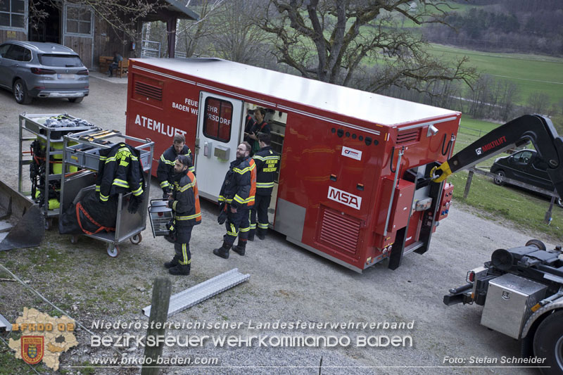 20250405_Brand auf dem Areal eines Pferdehofs in Maria Raisenmarkt Gemeinde Alland Foto: Stefan Schneider BFKDO BADEN 20250405_Brand auf dem Areal eines Pferdehofs in Maria Raisenmarkt Gemeinde Alland Foto: Stefan Schneider BFKDO BADEN