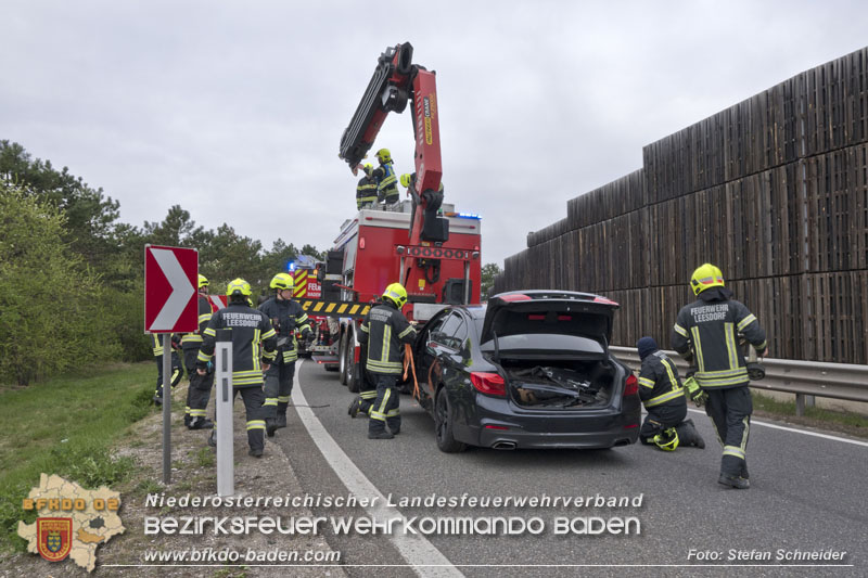 20250407_Schwerer Verkehrsunfall in der Abfahrt Baden A2 Foto: Stefan Schneider BFKDO BADEN 20250407_Schwerer Verkehrsunfall in der Abfahrt Baden A2 Foto: Stefan Schneider BFKDO BADEN