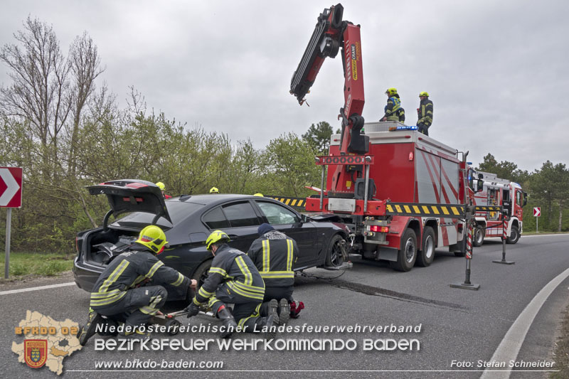20250407_Schwerer Verkehrsunfall in der Abfahrt Baden A2 Foto: Stefan Schneider BFKDO BADEN 20250407_Schwerer Verkehrsunfall in der Abfahrt Baden A2 Foto: Stefan Schneider BFKDO BADEN