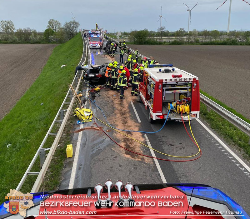 20250417_Frontalzusammenstoß zwei Fahrzeuge auf der L156 zwischen Trumau und Moosbrunn   Foto: Freiwillige Feuerwehr Trumau