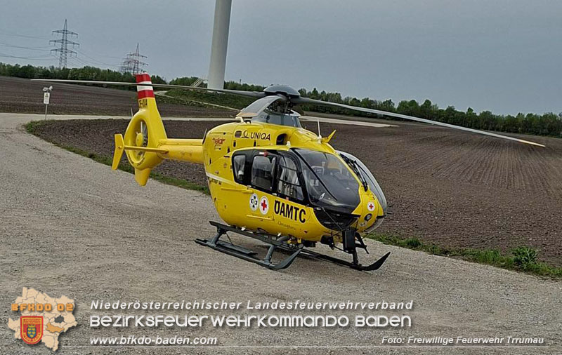 20250417_Frontalzusammenstoß zwei Fahrzeuge auf der L156 zwischen Trumau und Moosbrunn   Foto: Freiwillige Feuerwehr Trumau