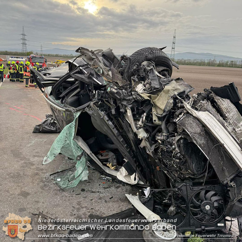 20250417_Frontalzusammenstoß zwei Fahrzeuge auf der L156 zwischen Trumau und Moosbrunn   Foto: Freiwillige Feuerwehr Trumau