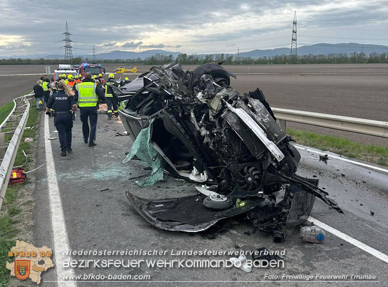 20250417_Frontalzusammenstoß zwei Fahrzeuge auf der L156 zwischen Trumau und Moosbrunn   Foto: Freiwillige Feuerwehr Trumau